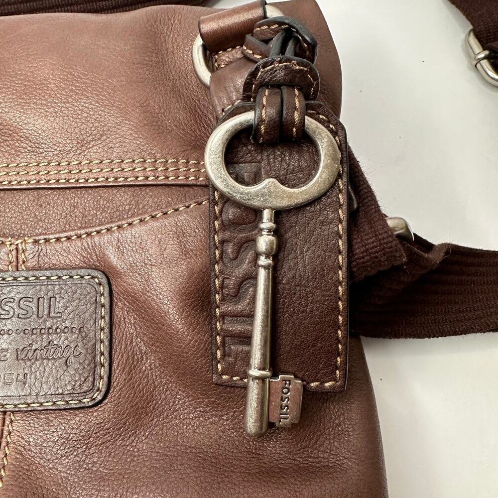 Vintage Y2K Fossil Genuine Leather Crossbody Bag – Distressed Brown Key Charm - Picture 7 of 13